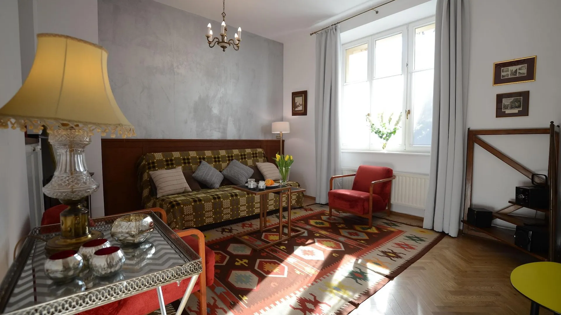 Crystal Suites Old Town location